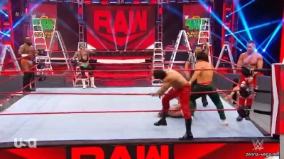 Click to view full size image
==============
zellinaraw20200427_Still677.jpg zellinaraw20200427_Still677.jpg