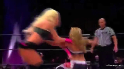 TheavsAngelinaLove_Still220.jpg