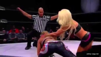 TheavsAngelinaLove_Still399.jpg